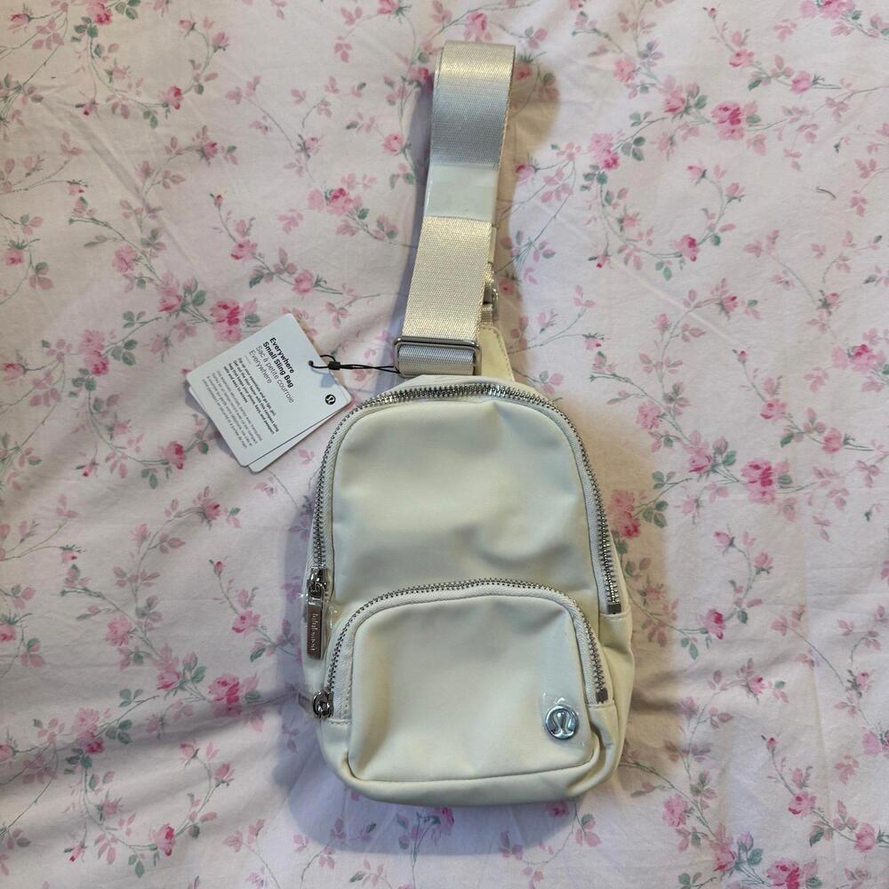LULULEMON Everywhere Sling Bag Crossbody Small Travel Active Light Ivory